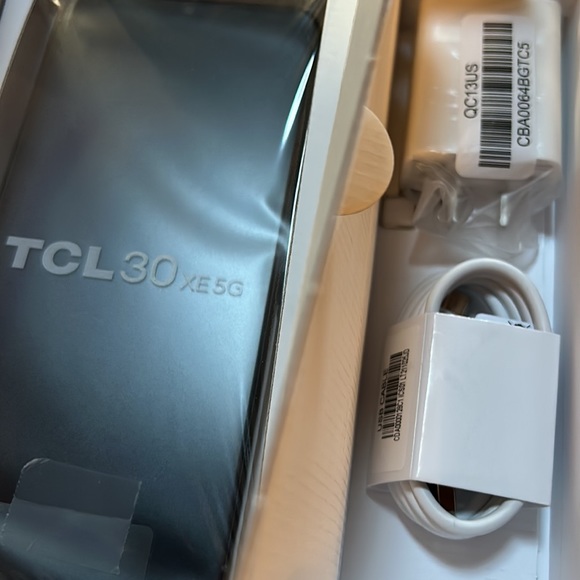T-Mobile TCL30 XE5G 64G phone new in box - Picture 2 of 3